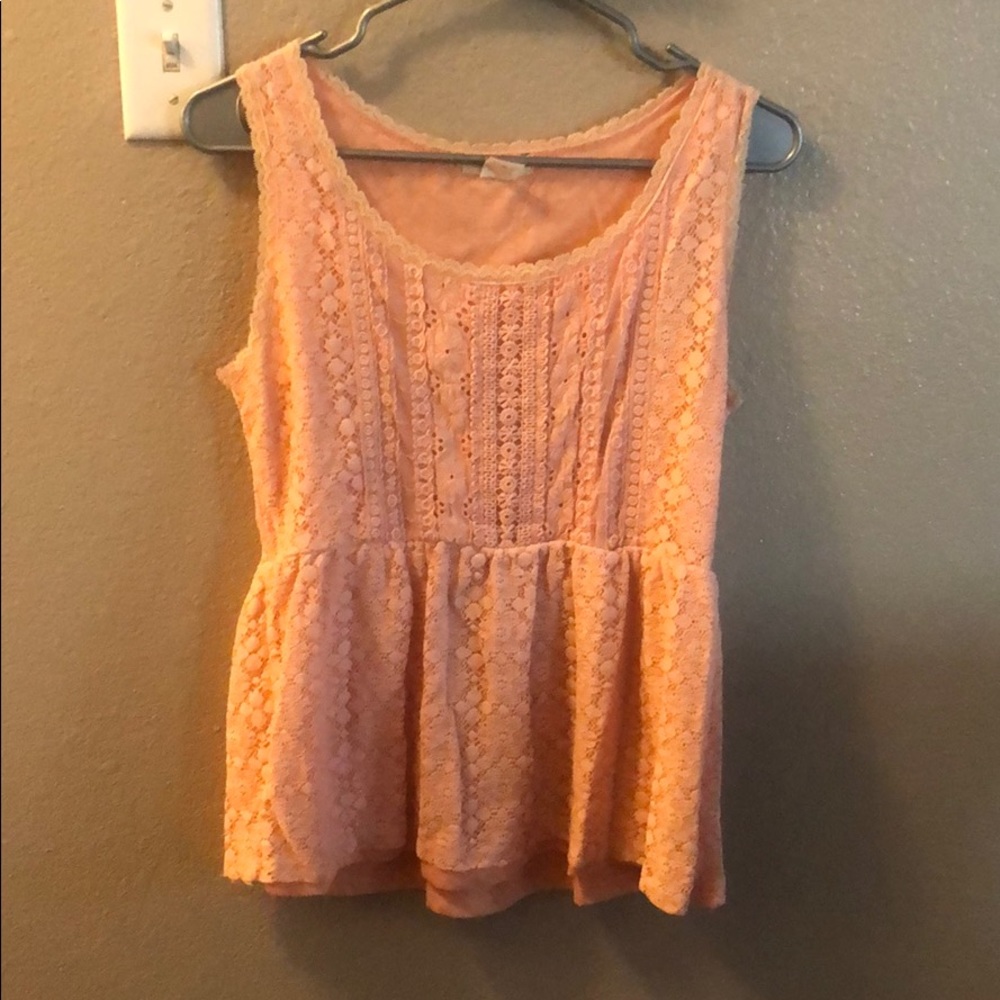 Cute Top - Picture 2 of 2